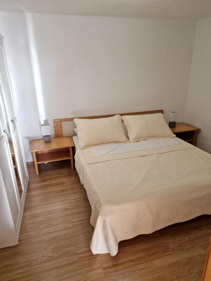 Apartment Misic 利缇纳 外观 照片