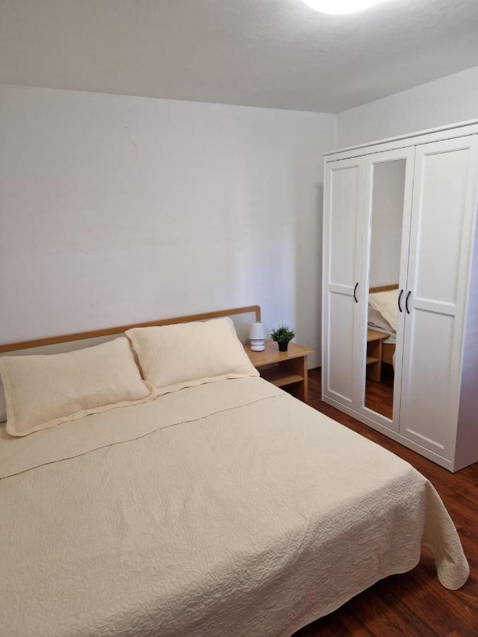 Apartment Misic 利缇纳 外观 照片