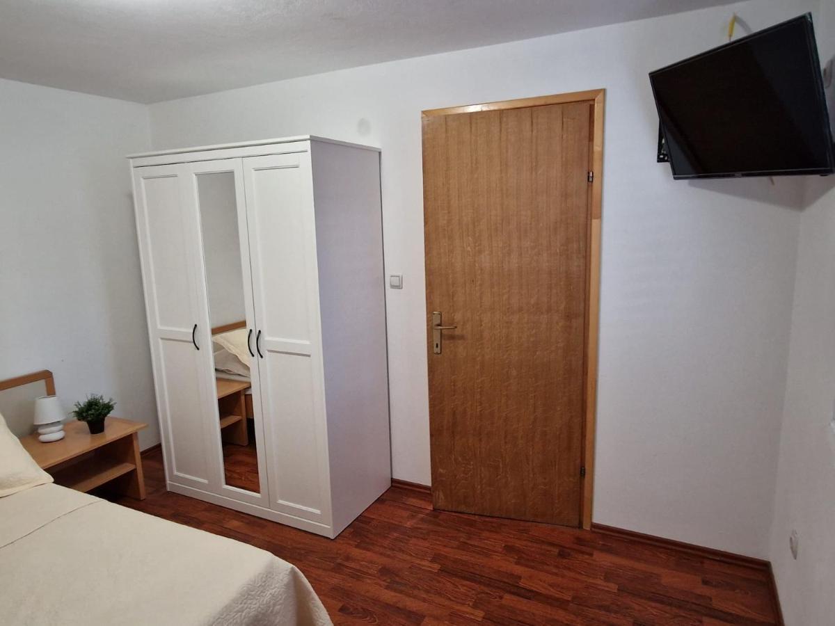 Apartment Misic 利缇纳 外观 照片