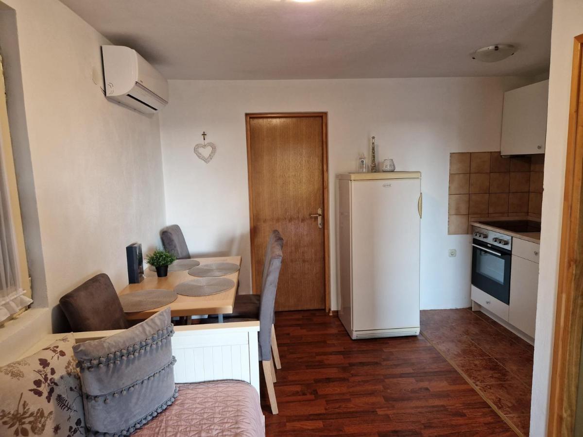 Apartment Misic 利缇纳 外观 照片