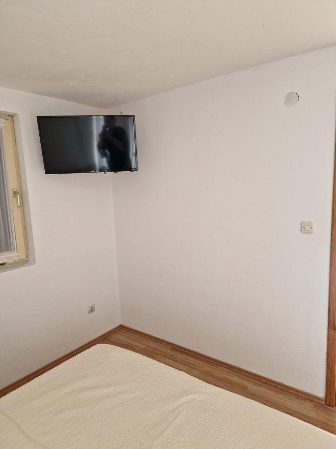 Apartment Misic 利缇纳 外观 照片