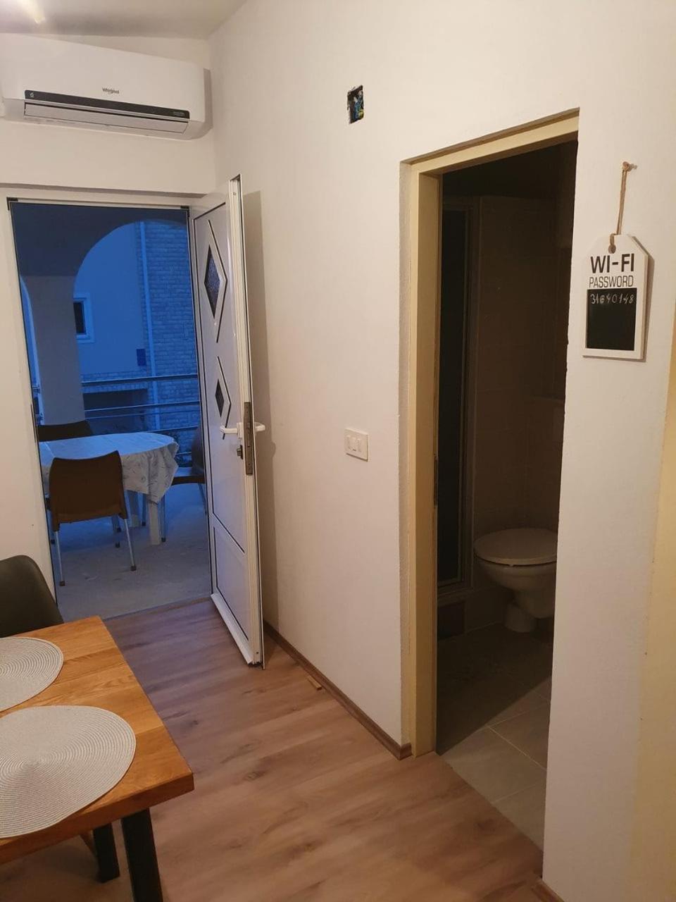 Apartment Misic 利缇纳 外观 照片